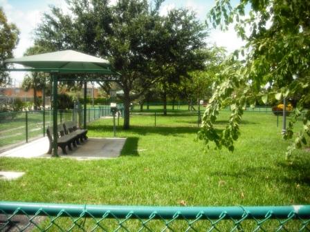West Palm Beach: Village Paws Dog Park