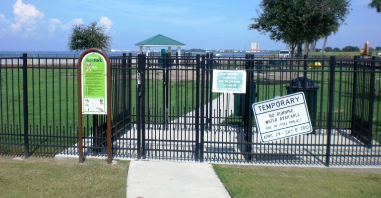 Metaire: BarkPark at Bonnabel Boat Launch