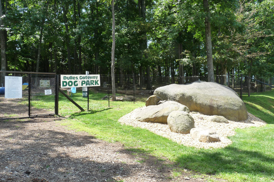 Chantilly: Dulles Gateway Dog Park