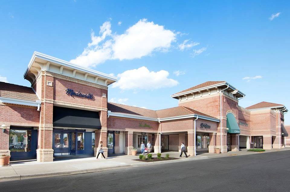 Town Center Plaza & Crossing - Leawood, KS | Pet Friendly Travel